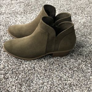 Ankle booties